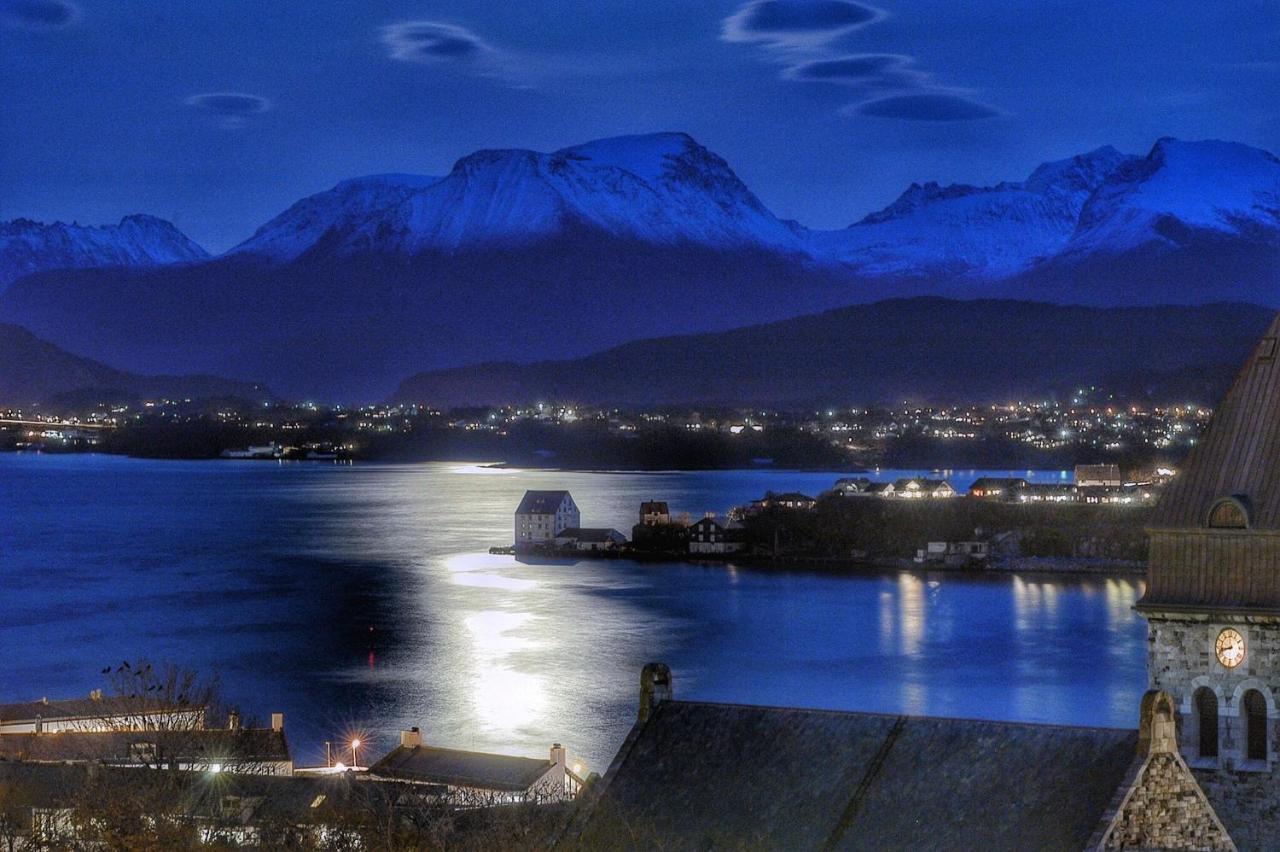 Bergvegen Guesthouse Ålesund Buitenkant foto